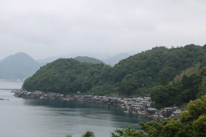 屋外, 水, 自然, 空 が含まれている画像

自動的に生成された説明